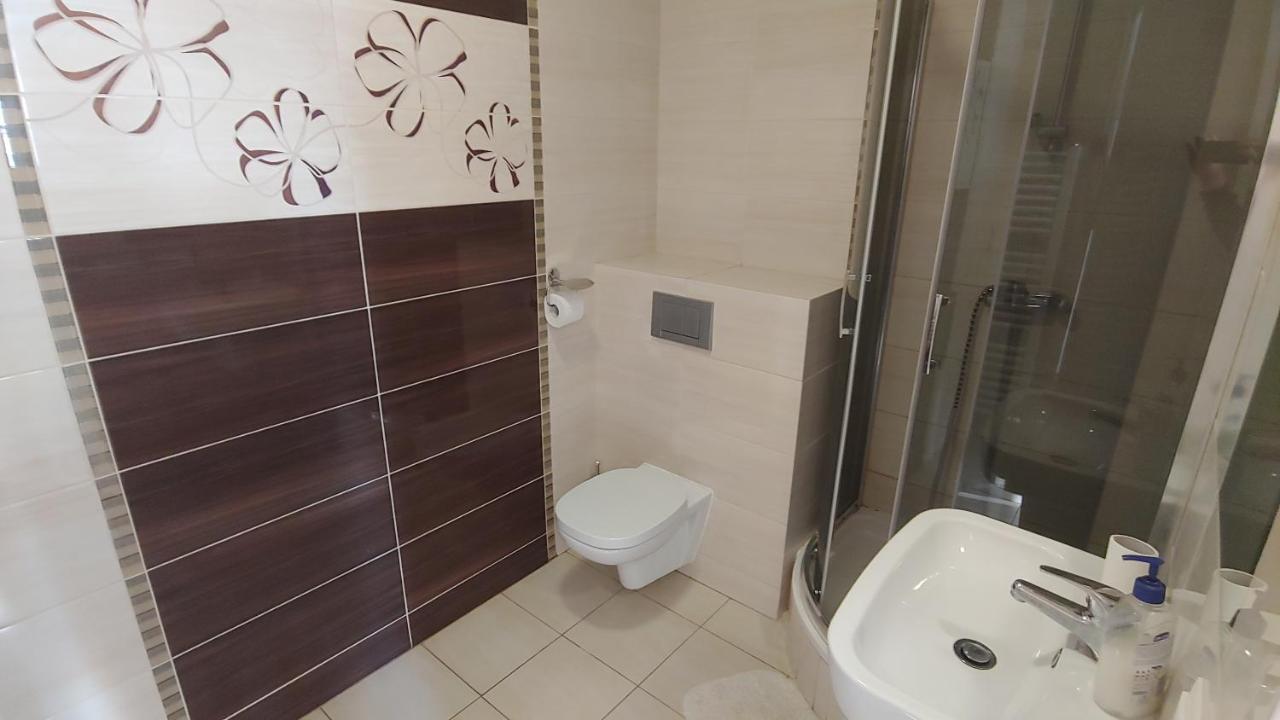 E7 Hotel